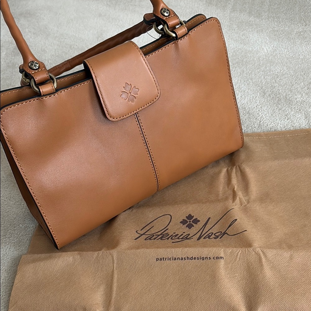 NWT Patricia Nash Tan Shoulder Bag with Structured Design - Picture 6 of 8